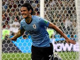 Cavani began his career playing for danubio in montevideo, where he played for two years, before moving to italian side palermo in 2007. Matador Cavani Fuhrt Uruguay Ins Viertelfinale Kicker