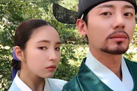 » lee ji hoon (1979) » profile, biography, awards, picture and other info of all korean actors and (if you have any lee ji hoon pics want to share with other fans, please write down the link of the photo. 10 Potret Lee Ji Hoon Sejarawan Kece Di Drama Rookie Historian Mbc