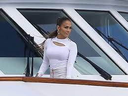 Fans of jennifer lopez and ben affleck have gone into overdrive after new images emerged of the pair spending what looks to be a romantic getaway together. Jennifer Lopez Photo Shoot On A Yacht With Casper Smart Instead Of Ben Affleck Lainey Gossip Entertainment Update