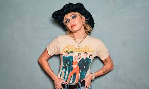 El hecho también dejó a cinco personas heridas. La Muerte De Una Mascota Y El Dolor Que Viene Despues Asi Es La Nueva Cancion De Miley Cyrus La Tercera