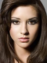 I Only Put This Post Up Because I Think She Looks Like Christina Aguilera With Eyeshadow For Brown Eyes Best Eyeshadow For Brown Eyes Hair Color For Brown Eyes