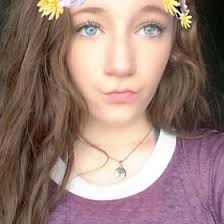 Ellie Combs (elliegcombs)