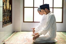 Anggapan bahwa shalat rasulullah saw yang dua kali empat rakaat itu disertai dengan tahiyyat awal adalah keliru dan tidak punya dalil, termasuk hadits ini sama sekali tidak menunjukkan demikian. Perbedaan Bacaan Tahiyat Awal Dan Akhir Kumparan Com