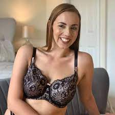 Swinger sends severely disabled men free nudes to brighten up their days  - Daily Star