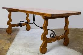 This albany eagle head sleigh coffee table is modeled after an 1880s horse drawn albany cutter sleigh. Antique Spanish Chestnut Dining Table For Sale At Pamono