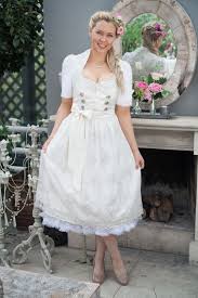 Sie Suchen Fur Ihre Hochzeit Ein Handgefertigtes Brautdirndl Dies Konnen Sie Bei Uns In Munchen Im Dirndl L Dirndl Hochzeit Braut Dirndl Hochzeitskleid Dirndl
