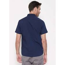 Salah satu warna yang sering sekali digunakan untuk pakaian. Biru Navy