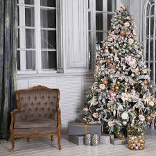 Ich finde es aber viel sinnvoller, den baum wegen der vorfreude auf weihnachten schon in der vorweihnachtszeit aufzustellen und ihn dann aber nach sylvester zu entsorgen. Wie Sie Ihren Weihnachtsbaum Mit Blumen Schmucken Konnen Floraqueen De