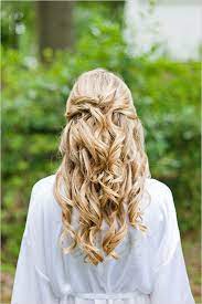 We list out 50 different bridal hairstyles for curly hair which are simple yet classy. Bridal Hair How To Wear Curls To Your Wedding Topweddingsites Com