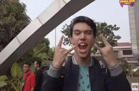 Secondary schools in south manchester are worried about the extra pressure of running a mass testing regime on top of the contact tracing they are doing, on top of the online learning they are. Heboh Bakal Nikahi Prilly Latuconsina 5 Potret Tampan Aktor Jeff Smith Matamata Com