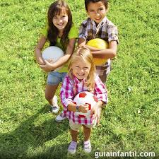 Los juegos con pelota son importantes para que los niños realicen actividad física y para que empiecen a generarse. Juegos Con El Balon O Pelota Para Ninos