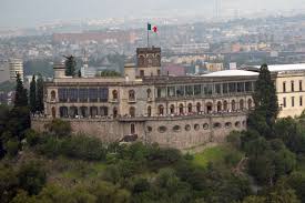 Puedes consultar información sobre la carta y comprobar los precios de el castillo de maxi siguiendo el enlace que aparece más arriba. Chapultepec Castle Wikipedia