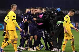 Jose mourinho apologises to tottenham fans and says his players failed at the basics of life as they are knocked out of the europa league. Hpllyqfxl6tgrm