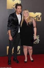 The show has continued on tuesdays… Rebel Wilson Cosies Up To Hugh Sheridan At Mtv Movie Awards Daily Mail Online
