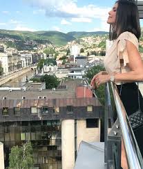 También es internacional con la selección de bosnia y herzegovina, de la cual es el máximo goleador histórico con 59 goles. Footballers Wags Kids My Home City My Biggest Love My Sarajevo