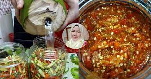This versatile indonesian sambal balado is good as a condiment to many other indonesian recipes and now you can make it without much fuss with this easy recipe. Cara Orang Lama Buat Sambal Lada Sedap Jeruk Dengan Air Kelapa Muda Mingguan Wanita