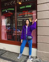 Cardigan bisa menjadi busana alternatif saat anda bingung memilih pakaian apa yang ingin anda kenakan pada kesempatan tertentu dan membuat busana yang terlalu terbuka menjadi lebih tertutup. 13 Ide Padu Padan Dengan Outfit Warna Ungu Chic Dan Manis