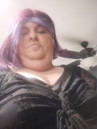 Hello I'm Michelle (Chelly) I'm 37 I live in Baltimore, single and looking  ❤️