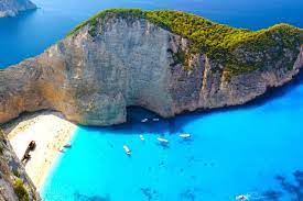 Navagio or shipwreck beach is probably one of the most famous places in greece and the most popular its grandeur and picturesque beauty have earned navagio its fame, and as a result. Navagio Bucht Zakynthos Vacanzegreche