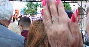 Maybe you would like to learn more about one of these? Video Benone Sinulescu Singurul Artist Roman Care A Primit Cadou Un Festival De MuzicÄƒ PopularÄƒ In Timpul VieÅ£ii SusÅ£ine Recitaluri La Varsta De 82 De Ani
