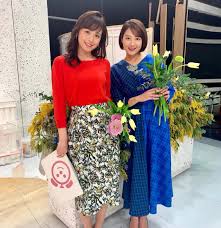フジテレビ久慈暁子アナはファッションも可愛い 好感度抜群フェミニンコーデに注目 andgirl アンドガール 久慈 柄ワンピース ファッション