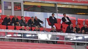 Pendant ses deux décennies au. Keine Corona Regeln Auf Vip Tribune Rummenigge Gelobt Besserung Br24