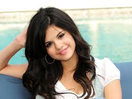 The random streaks, sticking out of the 'do should be viewed a cool modern twist in the context of. Selena Gomez With Black Hair Hd Desktop Wallpaper Widescreen High Definition Fullscreen