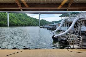 If your boat has been for sale for quite some time there is a reason. 19 Best Places For A Houseboat Vacation Cheapism Com