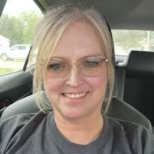 Alicia Loos's Instagram, Twitter & Facebook