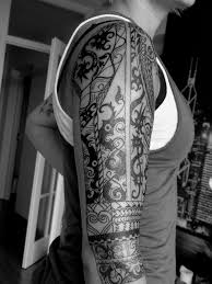 Tradisi kebiasaan suku dayak seni tato dan telinga panjang menjadi ciri khas atau identitas yang sangat menonjol sebagai penduduk asli kalimantan. Pin By Kevin Russell On Tattoos Tattoo Inspiration Iban Tattoo Borneo Tattoo Tattoos