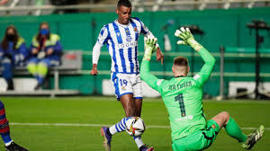 El delantero de la real sociedad alexander isak, que anotó ayer tres goles ante el deportivo alavés, ha explotado como goleador en 2021, ya que ha marcado en todos los encuentros de laliga. Barcelona Sigue De Cerca A Alexander Isak Delantero De La Real Sociedad