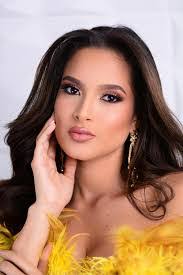 Alejandra Almendarez's Instagram, Twitter & Facebook