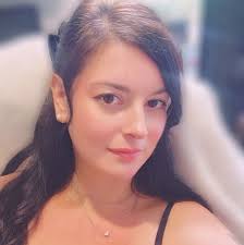 Hey guys, how do we feel about using a viv as a TV stand? We recently  rehomed a gorgeous 3 year old corn snake who's owner couldn't look after  her anymore, her