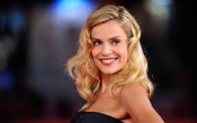 Micaela ramazzotti, in una storia senza nome di roberto andò (nei cinema, dopo il lancio a venezia 2018), è valeria tremonti.segretaria in una casa di produzione e ghost writer per amore (di. Micaela Ramazzotti Bellezza Camaleontica Vogue Italia