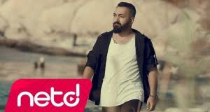 Depremler oluyor beynimde dışarda siren sesi var her yanımda susmuş insanlar i̇çimde ölen biri var. Lyrics Translations Of Icimde Olen Biri Var By Diyap Eren Kahraman Popnable