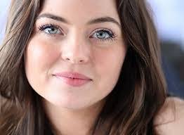 Molly Strom's Instagram, Twitter & Facebook