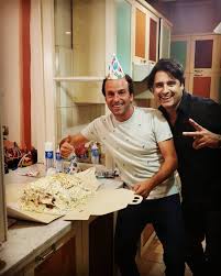 Recordemos que saavedra y su pareja contrajeron el acuerdo de unión civil en 2018, algo de lo que ha hablado en contadas ocasiones. Francisco Saavedra Presento Por Primera A Su Marido Ante Las Camaras Tecache Cl