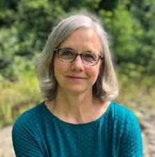 Carolyn Lewis's Instagram, Twitter & Facebook