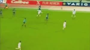 Riquelme el real madrid parecia visitante ante el bayern. Juan Roman Riquelme Vs Real Madrid Copa Intercontinental 2000 On Make A Gif