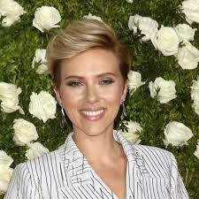 Scarlett johansson and chris evans flirting for 8 minutes straight. Photos 3 Facons De Porter Les Cheveux Courts Comme Scarlett Johansson Gala