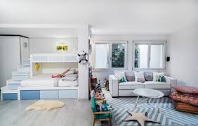Le aziende di design per bambini si sono date da fare e ormai producono letti di design che vengono incontro a ogni esigenza. Letto A Castello Per Tre Bambini E Possibile I Consigli Dei Pro