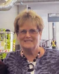 Donna Dickman's Instagram, Twitter & Facebook