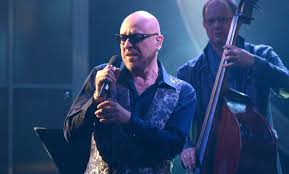 A detta del cantante, questi sono già dei musicisti. Mario Biondi Chi E Sua Moglie Hanno Una Famiglia Extralarge