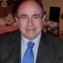 Tres médicos de Sevilla, entre los 50 especialistas más valorados de 2019  en España