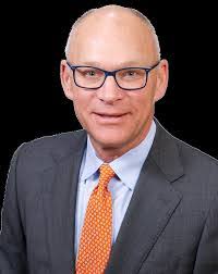 Lauri Hall's Instagram, Twitter & Facebook