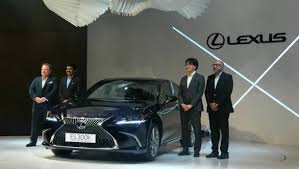 Ford sync, apple carplay) ti dà funzionalità extra, quali la navigazione, rispondere alle chiamate telefoniche (quando collegato al tuo smartphone) e il controllo. 2018 Lexus Es 300h Hybrid Luxury Sedan Showcased In India Overdrive