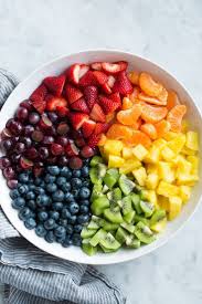 Frische Erdbeeren Mandarinen Ananas Kiwi Heidelbeeren Und Trauben I Snack Attack Salat In 2020 Fruit Salad Recipes Healthy Fruits Food