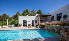 Ideal für gäste die sich gerne im freien aufhalten, bietet das anwesen mehrere bereiche in denen sie bei einem cocktail oder einem guten buch die seele baumeln lassen können. Luxusvilla Ibiza Finca Oder Ferienhaus Auf Ibiza Mieten Steiner