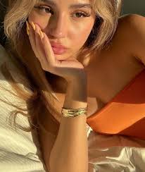 i look normal but deep down i think about love and the moon a lot