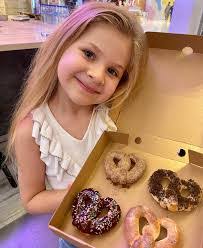 Diana Yam's Instagram, Twitter & Facebook